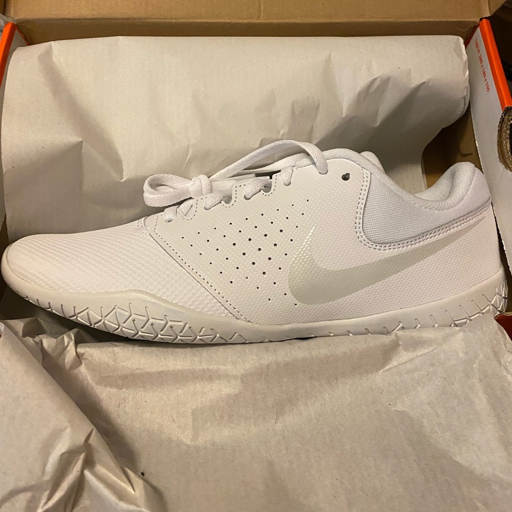 NIKE CHEER SHOE